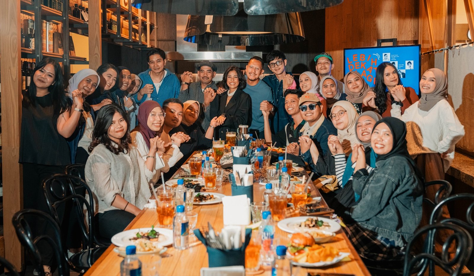 MALIQ & D'Essentials Semakin Dekat dengan Penggemar Mereka