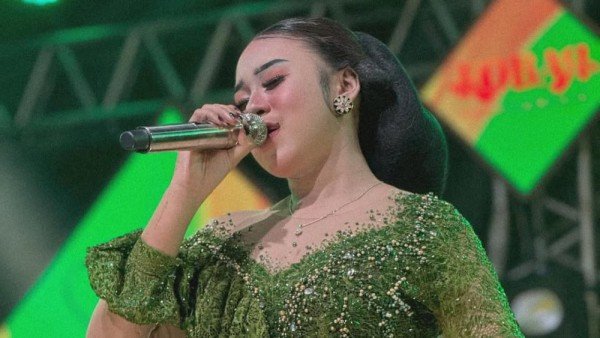 Lirik dan Makna Lagu "Ayang Ayang" oleh Niken Salindry