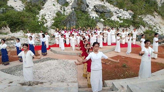 Hari Tari Internasional, Komunitas Gellu Toraja Sajikan Pertunjukan Khas di Buntu Sarira